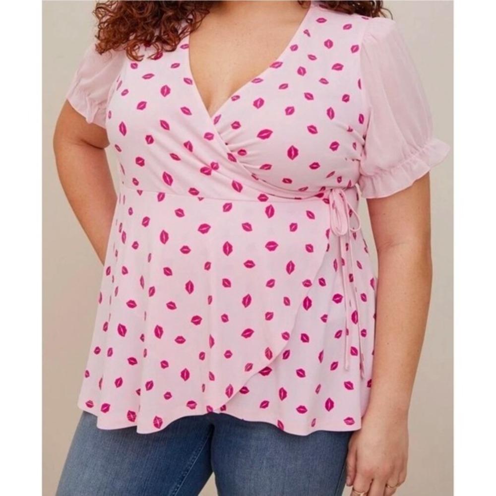 Torrid Pink Red Lip Print Wrap Top Plus Size 3 Flutter Sleeve‎ Peplum Blouse